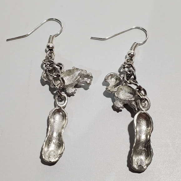 Squirrel and nut silver pewter dangle earrings - Picture 2 of 5